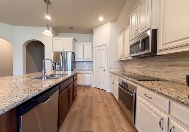 2nd image of 3005 S College Ave, Decatur, TX 76234 | MLS# 21323316