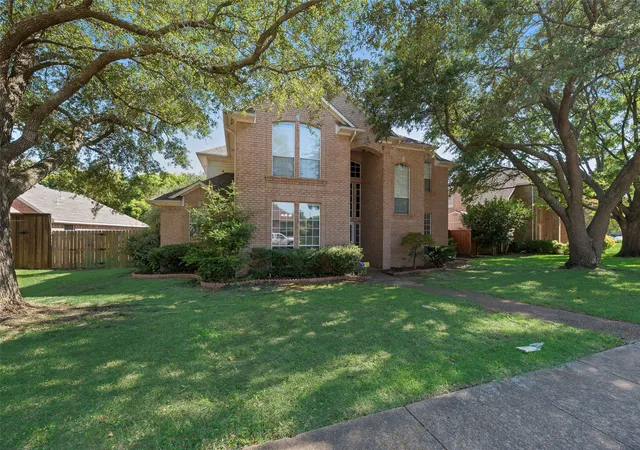Photo 2 of Single family home for sale at 9018 Clearlake Dr, Rowlett, TX 75088 | MLS# 21322980 | Listing updated on 2026-08-22