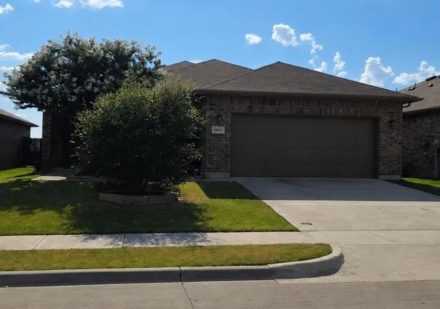 Photo 3 of Single family home for sale at 1036 Stanridge Ln, Van Alstyne, TX 75495 | MLS# 21323394 | Listing updated on 2026-08-18