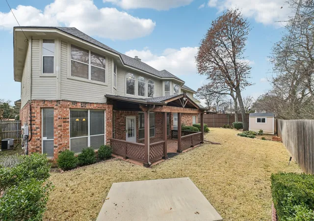 Photo 4 of Single family home for sale at 4519 Edge Creek Ln, Arlington, TX 76017 | MLS# 21322920 | Listing updated on 2026-07-07