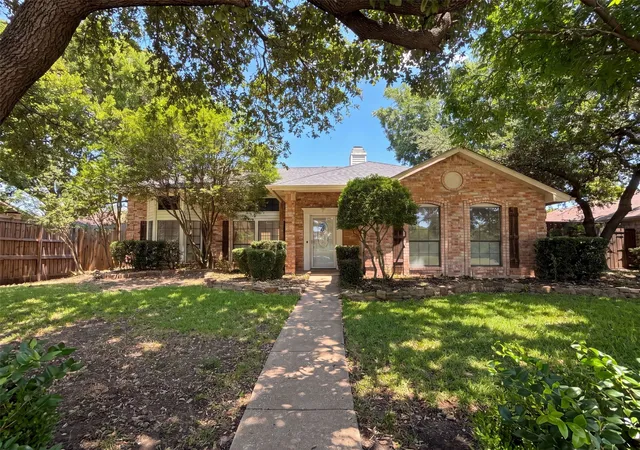 Homes for sale in Plano, TX | 1613 Mullins Dr, Plano, TX 75025 | MLS# 21323404