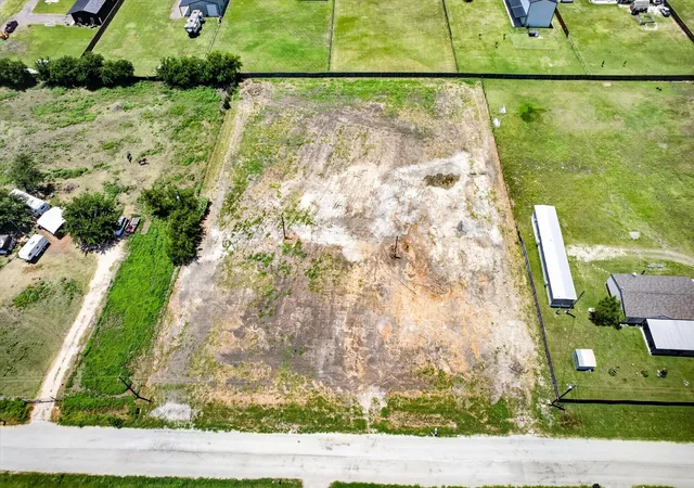 Photo 1 of Sale Pending at 8572 Houston Rd, Sanger, TX 76266 | MLS# 21318573 | Listing updated on 2026-09-15