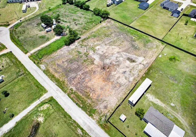 Photo 2 of Sale Pending at 8572 Houston Rd, Sanger, TX 76266 | MLS# 21318573 | Listing updated on 2026-09-15