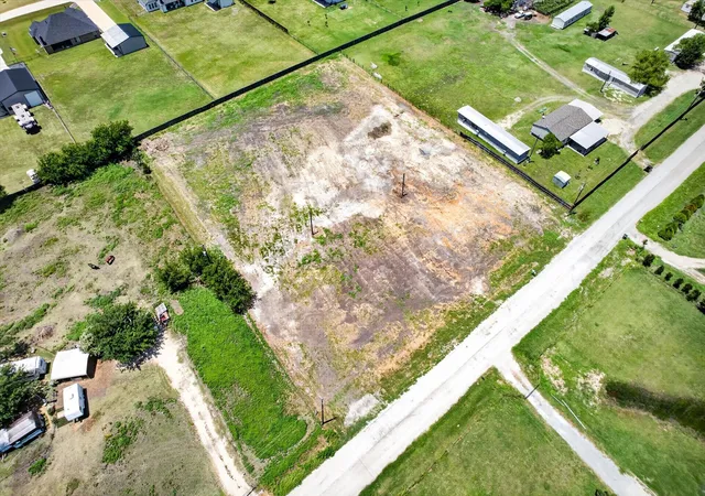 Photo 3 of Sale Pending at 8572 Houston Rd, Sanger, TX 76266 | MLS# 21318573 | Listing updated on 2026-09-15