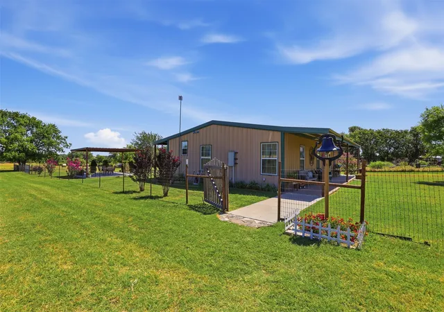 Photo 4 of Single family home for sale at 5770 W Hwy 199, Springtown, TX 76082 | MLS# 21312584 | Listing updated on 2026-09-26