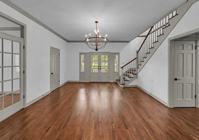 Photo 4 of Sale Pending at 2825 Lake Air Dr, Waco, TX 76710 | MLS# 21319994 | Listing updated on 2026-10-06