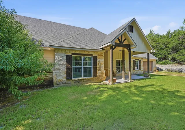 Photo 2 of Single family home for sale at 460 Joe Davis Rd, Van Alstyne, TX 75495 | MLS# 21322195 | Listing updated on 2026-07-23
