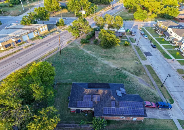 Photo 4 of Sale Pending at 1125 E Broadway Ave, Fort Worth, TX 76104 | MLS# 21323424 | Listing updated on 2026-07-24