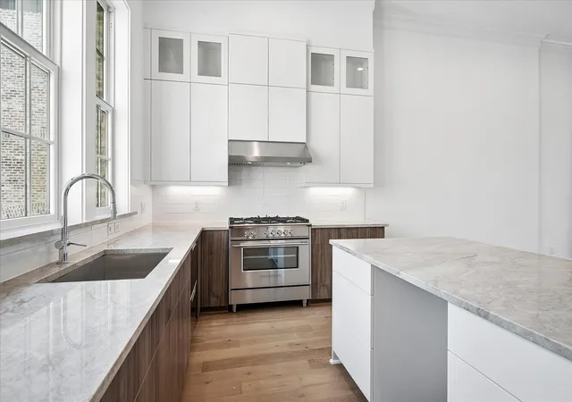 Photo 3 of Townhouse for sale at 6019 Laurel Ln, Addison, TX 75001 | MLS# 21323585 | Listing updated on 2026-07-07