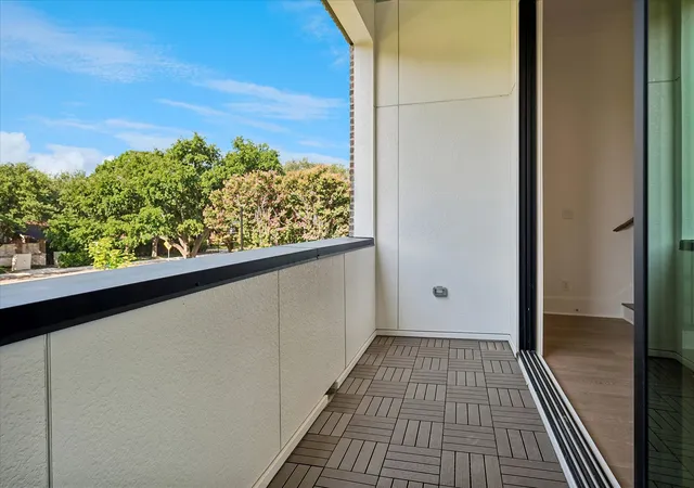 Photo 4 of Townhouse for sale at 6019 Laurel Ln, Addison, TX 75001 | MLS# 21323585 | Listing updated on 2026-07-07