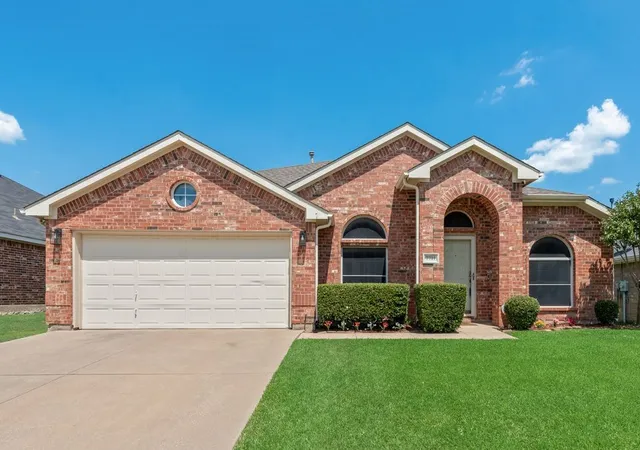 Photo 2 of Sale Pending at 7711 Pittsford Ln, Arlington, TX 76002 | MLS# 21323605 | Listing updated on 2026-07-27