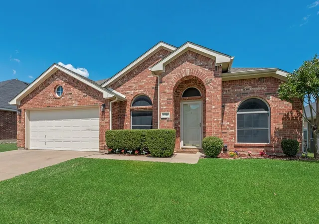 Photo 3 of Sale Pending at 7711 Pittsford Ln, Arlington, TX 76002 | MLS# 21323605 | Listing updated on 2026-07-27