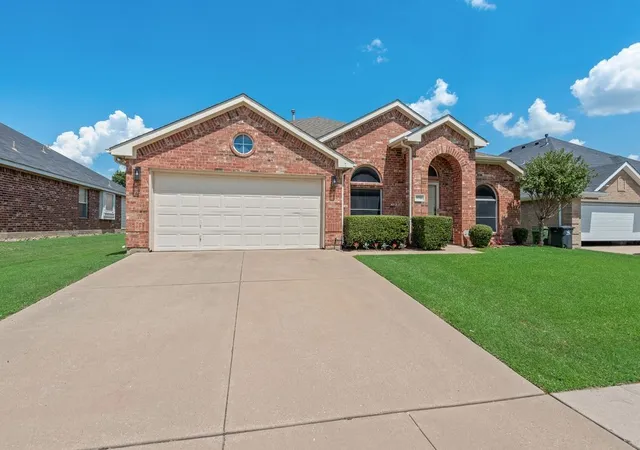 Photo 4 of Sale Pending at 7711 Pittsford Ln, Arlington, TX 76002 | MLS# 21323605 | Listing updated on 2026-07-27