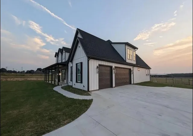 Photo 2 of Single family home for sale at 886 County Road 3341, Paradise, TX 76073 | MLS# 21323527 | Listing updated on 2026-07-08