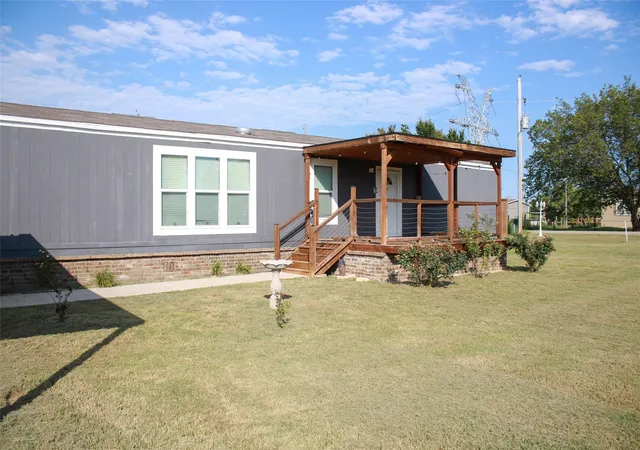 Photo 2 of Manufactured home for sale at 8529 Weems Estate Dr, Granbury, TX 76048 | MLS# 21319775 | Listing updated on 2026-08-07