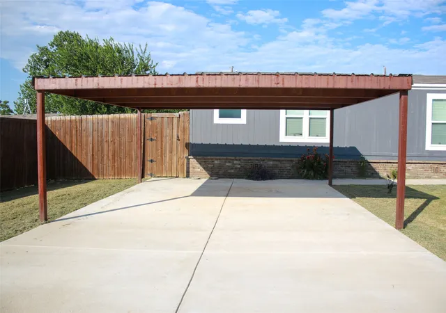 Photo 3 of Manufactured home for sale at 8529 Weems Estate Dr, Granbury, TX 76048 | MLS# 21319775 | Listing updated on 2026-08-07