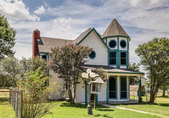 Photo 2 of Single family home for sale at 6712 Sundance Cir, Joshua, TX 76058 | MLS# 21323648 | Listing updated on 2026-07-10