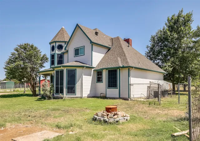 Photo 3 of Single family home for sale at 6712 Sundance Cir, Joshua, TX 76058 | MLS# 21323648 | Listing updated on 2026-07-10