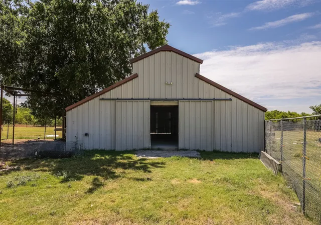 Photo 4 of Single family home for sale at 6712 Sundance Cir, Joshua, TX 76058 | MLS# 21323648 | Listing updated on 2026-07-10