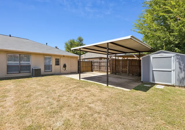 Homes for sale in Euless, TX | 3002 Hilltop Dr, Euless, TX 76039 | MLS# 21321492