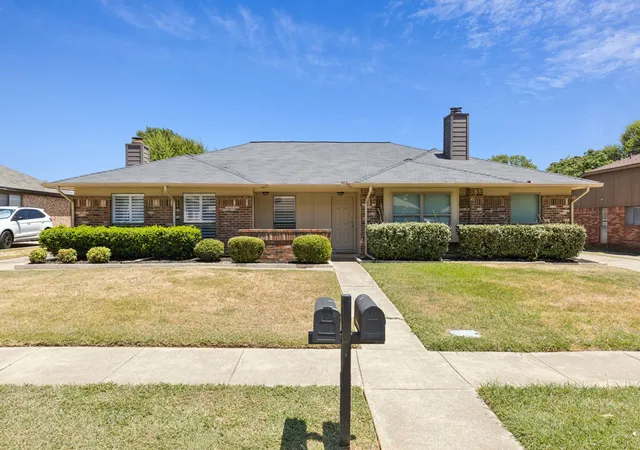 Homes for sale in Euless, TX | 3002 Hilltop Dr, Euless, TX 76039 | MLS# 21321492