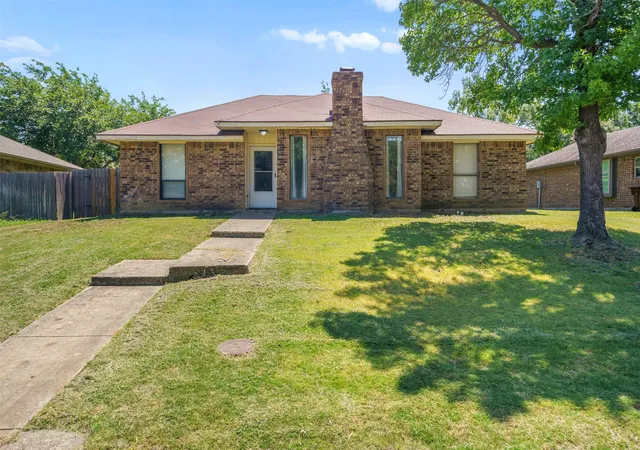 Photo 2 of Sale Pending at 2101 Camellia St, Denton, TX 76205 | MLS# 21317338 | Listing updated on 2026-09-01