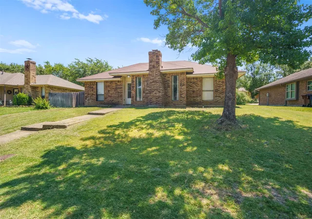 Photo 3 of Sale Pending at 2101 Camellia St, Denton, TX 76205 | MLS# 21317338 | Listing updated on 2026-09-01