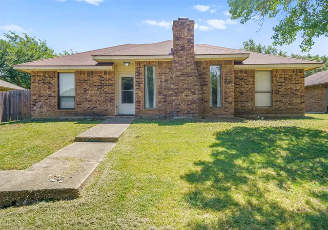 Photo 3 of Sale Pending at 2101 Camellia St, Denton, TX 76205 | MLS# 21317338 | Listing updated on 2026-09-01