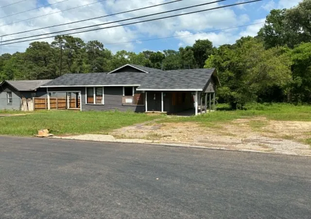 Photo 3 of Multi family home for sale at 1408 / 1410 S 12th St, Longview, TX 75602 | MLS# 21316647 | Listing updated on 2026-09-21