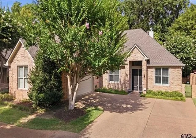 Photo 2 of Sale Pending at 3204 Old Bullard Rd, Tyler, TX 75701 | MLS# 21323816 | Listing updated on 2026-07-28