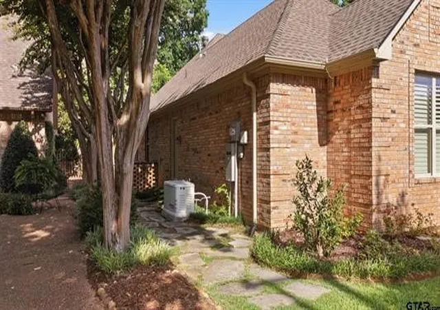 Photo 3 of Sale Pending at 3204 Old Bullard Rd, Tyler, TX 75701 | MLS# 21323816 | Listing updated on 2026-07-28