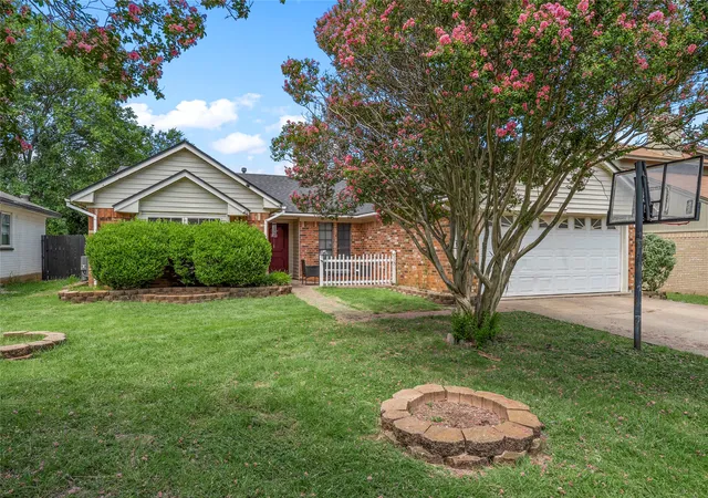 Photo 3 of Single family home for sale at 2105 Real Dr, Waco, TX 76712 | MLS# 21323699 | Listing updated on 2026-08-19