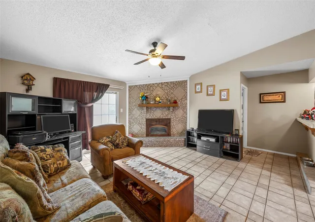 Photo 3 of Single family home for sale at 2105 Real Dr, Waco, TX 76712 | MLS# 21323699 | Listing updated on 2026-08-19