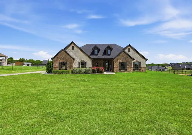 Photo 1 of Single family home for sale at 6929 Veal Station Rd, Weatherford, TX 76085 | MLS# 21318410 | Listing updated on 2026-08-03