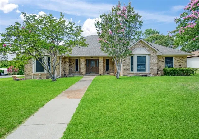 Photo 1 of Single family home for sale at 1621 Idlewood Dr, Sherman, TX 75092 | MLS# 21323281 | Listing updated on 2026-07-28