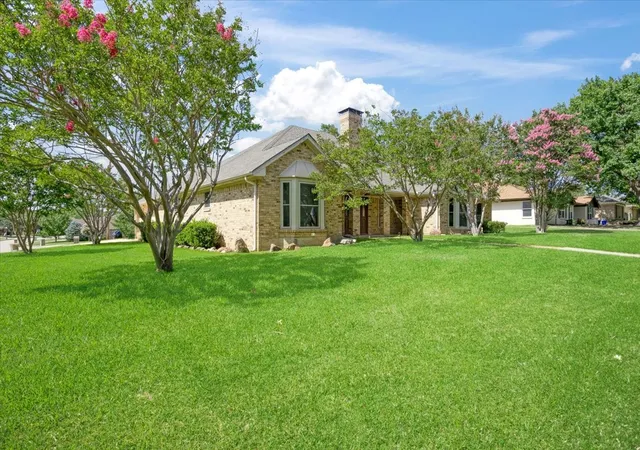 Photo 2 of Single family home for sale at 1621 Idlewood Dr, Sherman, TX 75092 | MLS# 21323281 | Listing updated on 2026-07-28