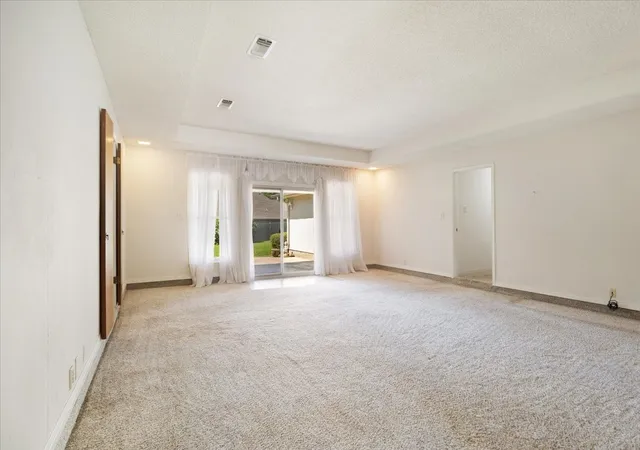 Photo 4 of Single family home for sale at 1621 Idlewood Dr, Sherman, TX 75092 | MLS# 21323281 | Listing updated on 2026-09-25