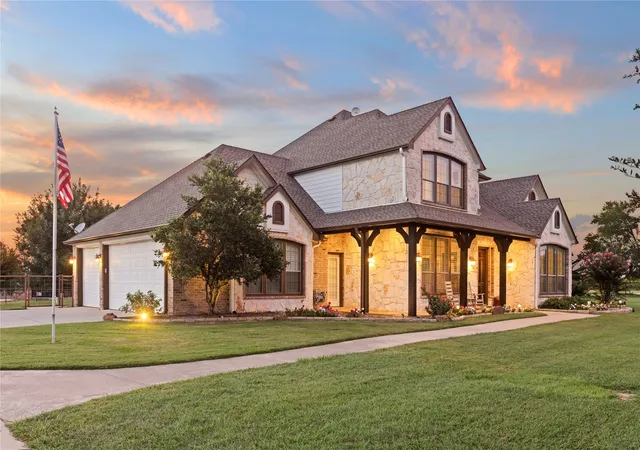Photo 2 of Single family home for sale at 633 Durning Rd, Van Alstyne, TX 75495 | MLS# 21323807 | Listing updated on 2026-08-29