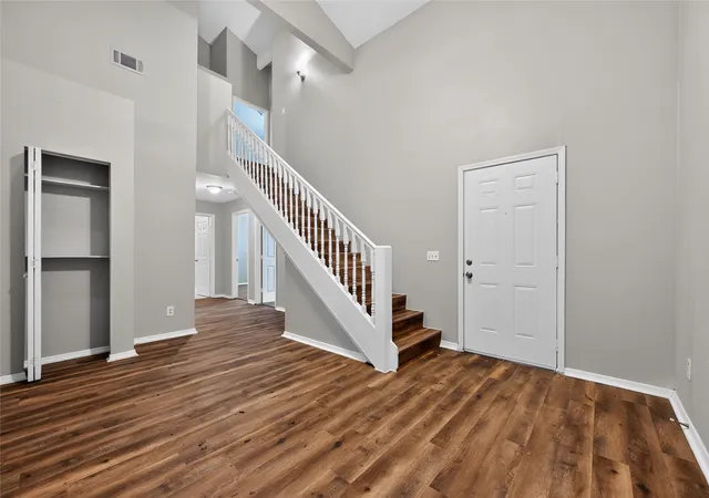 Photo 3 of Sale Pending at 226 Cliff Heights Cir, Dallas, TX 75241 | MLS# 21322148 | Listing updated on 2026-08-28