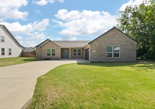 Photo 3 of Single family home for sale at 5528 Mesa Loop, Granbury, TX 76048 | MLS# 21322770 | Listing updated on 2026-07-08