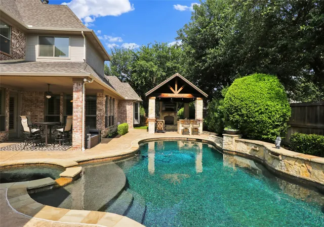 Photo 2 of Mansion for sale at 400 Vintage Ct, Colleyville, TX 76034 | MLS# 21323824 | Listing updated on 2026-09-19