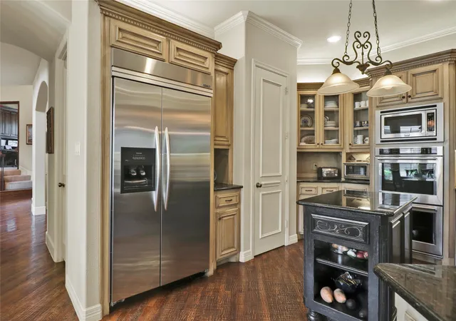 Photo 4 of Single family home for sale at 400 Vintage Ct, Colleyville, TX 76034 | MLS# 21323824 | Listing updated on 2026-09-19