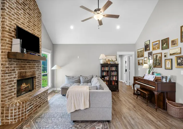 Photo 3 of Single family home for sale at 677 Oklahoma St, Van, TX 75790 | MLS# 21324015 | Listing updated on 2026-08-20