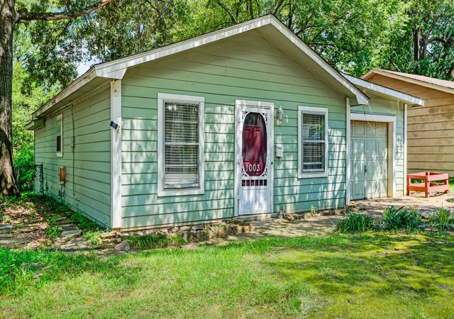 Photo 2 of Single family home for sale at 1003 15th St Se, Paris, TX 75460 | MLS# 21323998 | Listing updated on 2026-08-22