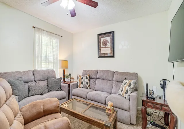 Photo 3 of Single family home for sale at 1003 15Th St Se, Paris, TX 75460 | MLS# 21323998 | Listing updated on 2026-08-22