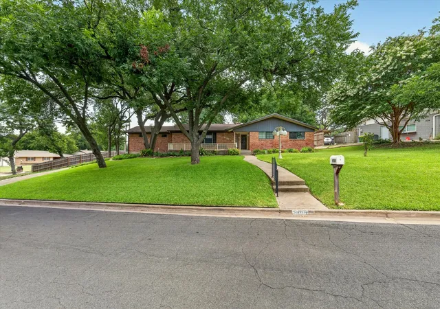 Photo 3 of Single family home for sale at 9700 Brookwood Cir, Woodway, TX 76712 | MLS# 21322555 | Listing updated on 2026-08-19