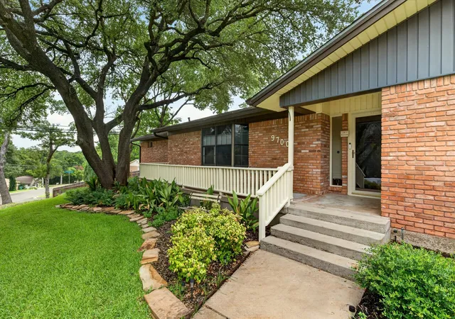 Photo 4 of Single family home for sale at 9700 Brookwood Cir, Woodway, TX 76712 | MLS# 21322555 | Listing updated on 2026-08-19