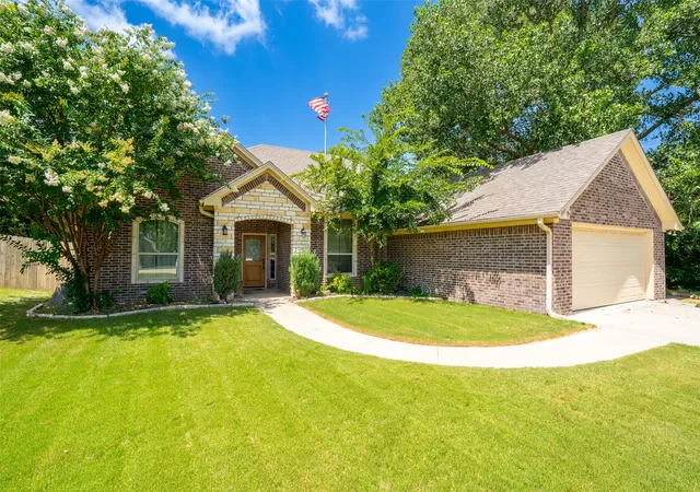 Photo 1 of Single family home for sale at 712 Spring Meadow St, Stephenville, TX 76401 | MLS# 21311410 | Listing updated on 2026-07-23