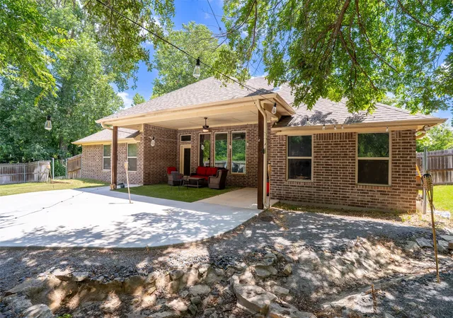 Photo 2 of Single family home for sale at 712 Spring Meadow St, Stephenville, TX 76401 | MLS# 21311410 | Listing updated on 2026-07-23