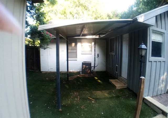 Photo 3 of Single family home for sale at 522 4Th St, Grand Prairie, TX 75050 | MLS# 21324113 | Listing updated on 2026-07-17